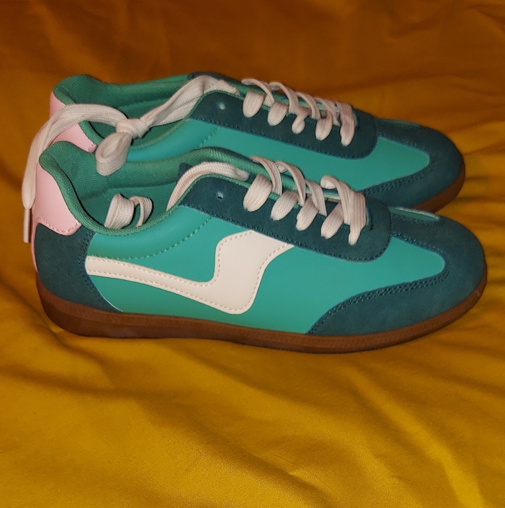 LAST CHANCE!!!! Outwoods Turquoise Women's Tennis Shoes In Size 7